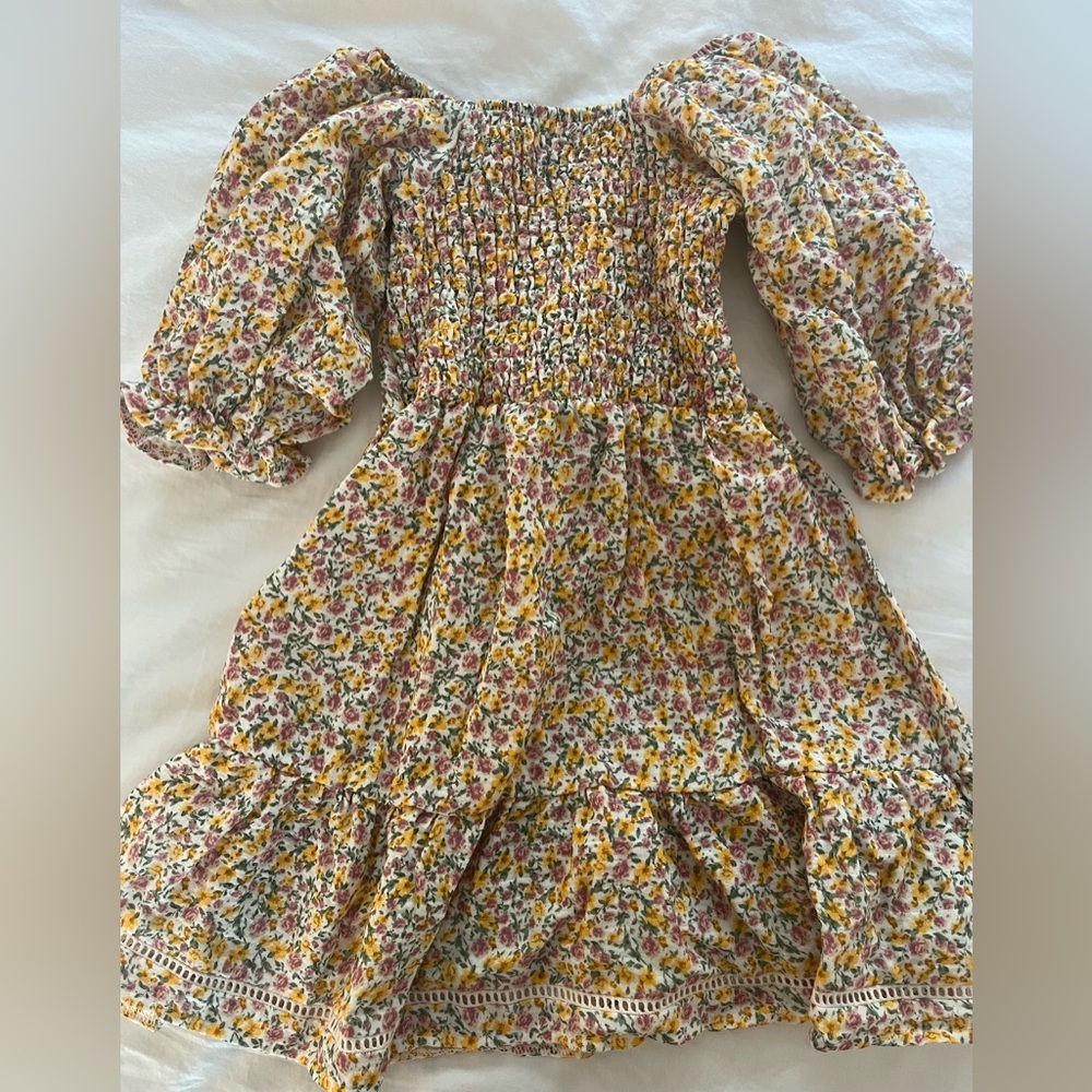 NWT Girls Floral Dress in Yellow, Pink, and Cream. Size 5/6.